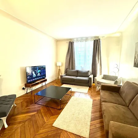 Apartment Auteuil 16 *